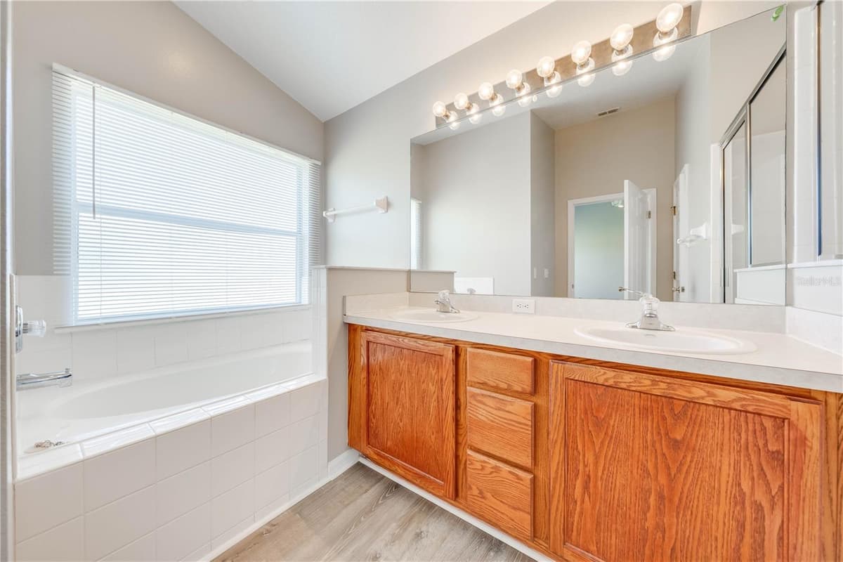 119 SOUTHAMPTON DRIVE — photo 20 of 31