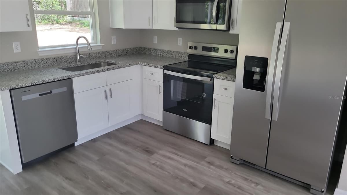 8304 202ND AVENUE — photo 17 of 17