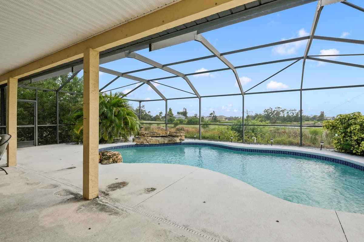 744 FLAMINGO DRIVE — photo 7 of 45