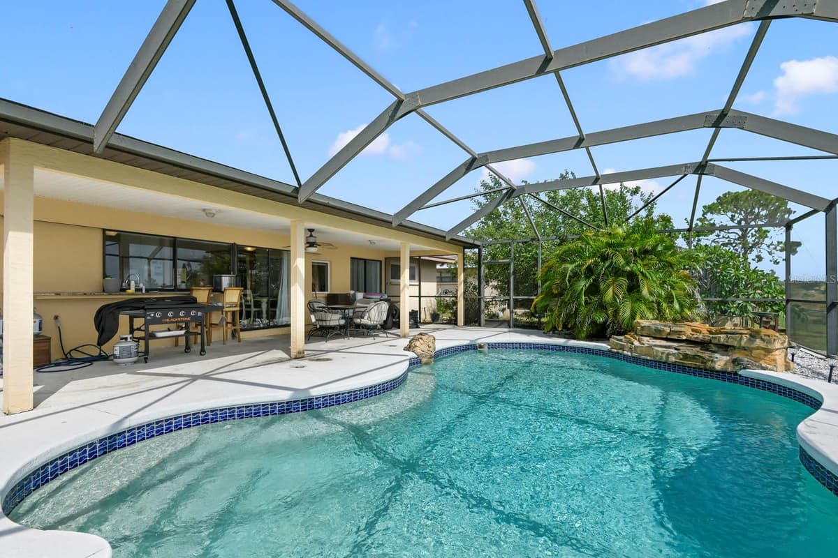744 FLAMINGO DRIVE — photo 4 of 45