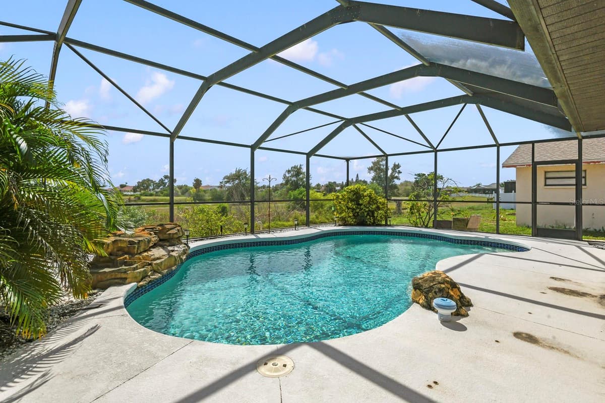 744 FLAMINGO DRIVE — photo 6 of 45