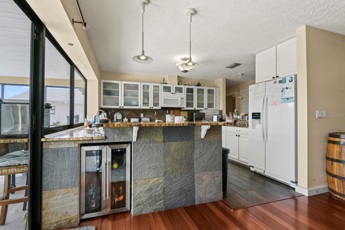 744 FLAMINGO DRIVE — photo 10 of 45