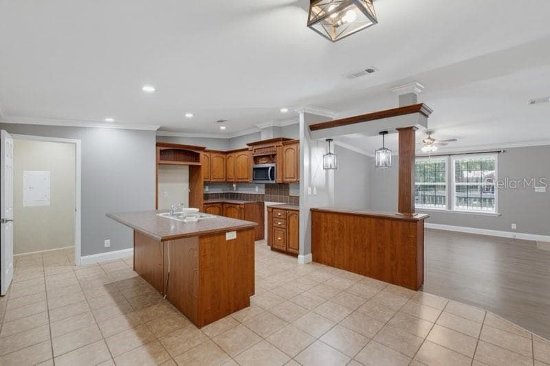 2516 MOBILAIRE DRIVE — photo 9 of 58