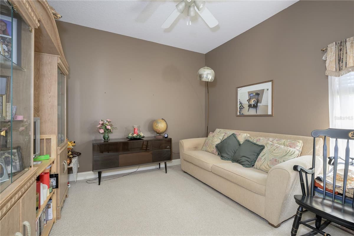 19 FIRETHORN LANE — photo 16 of 25