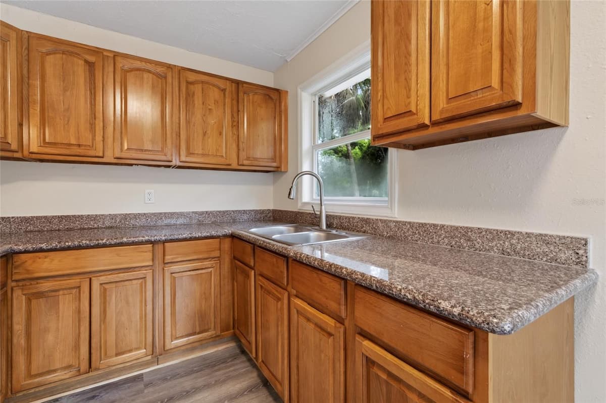 2525 21ST STREET — photo 12 of 41