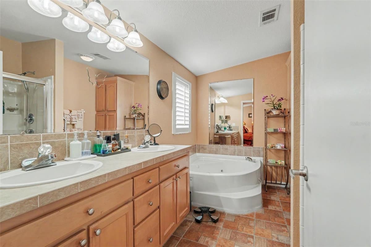 14269 RIALTO AVENUE — photo 25 of 39