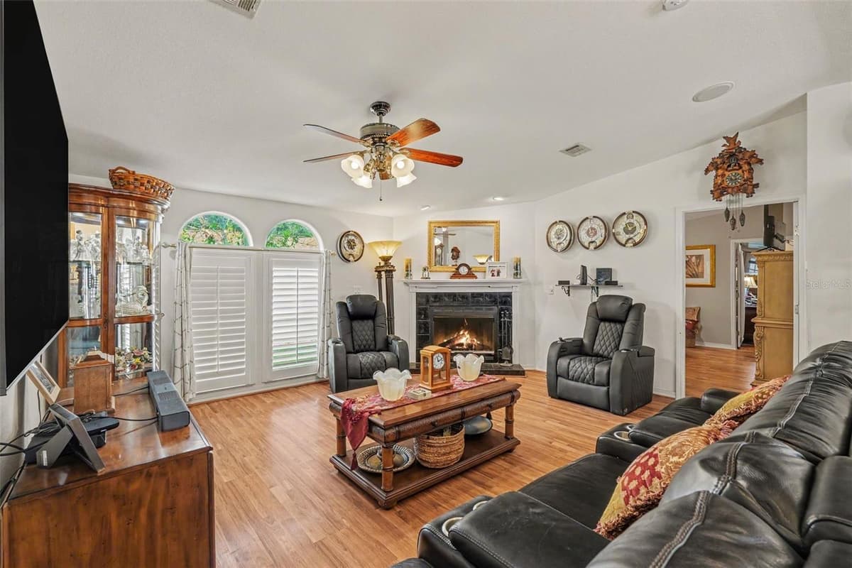 14269 RIALTO AVENUE — photo 12 of 39