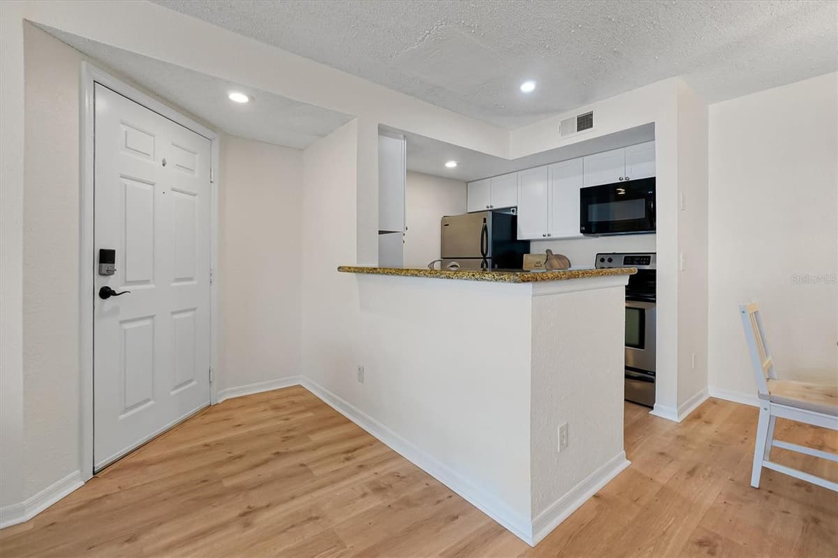 5156 CONROY ROAD — photo 7 of 31