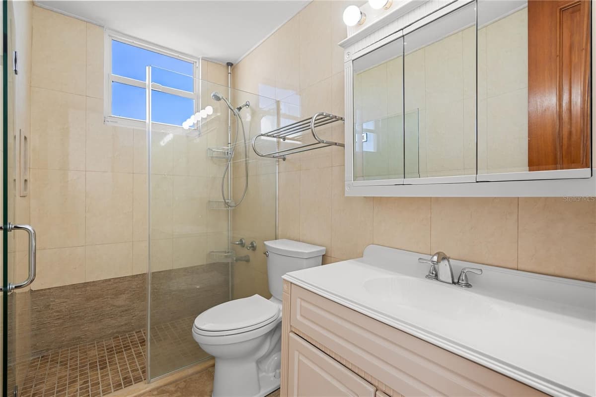 J1 COSTA DORADA — photo 10 of 17