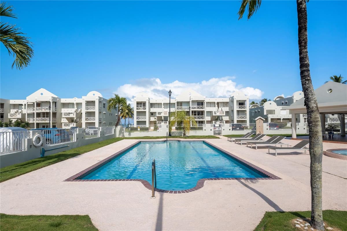J1 COSTA DORADA — photo 14 of 17