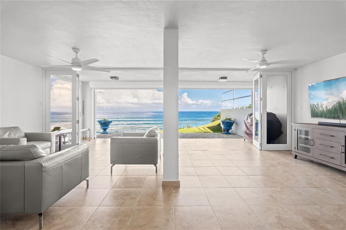 J1 COSTA DORADA — photo 1 of 17