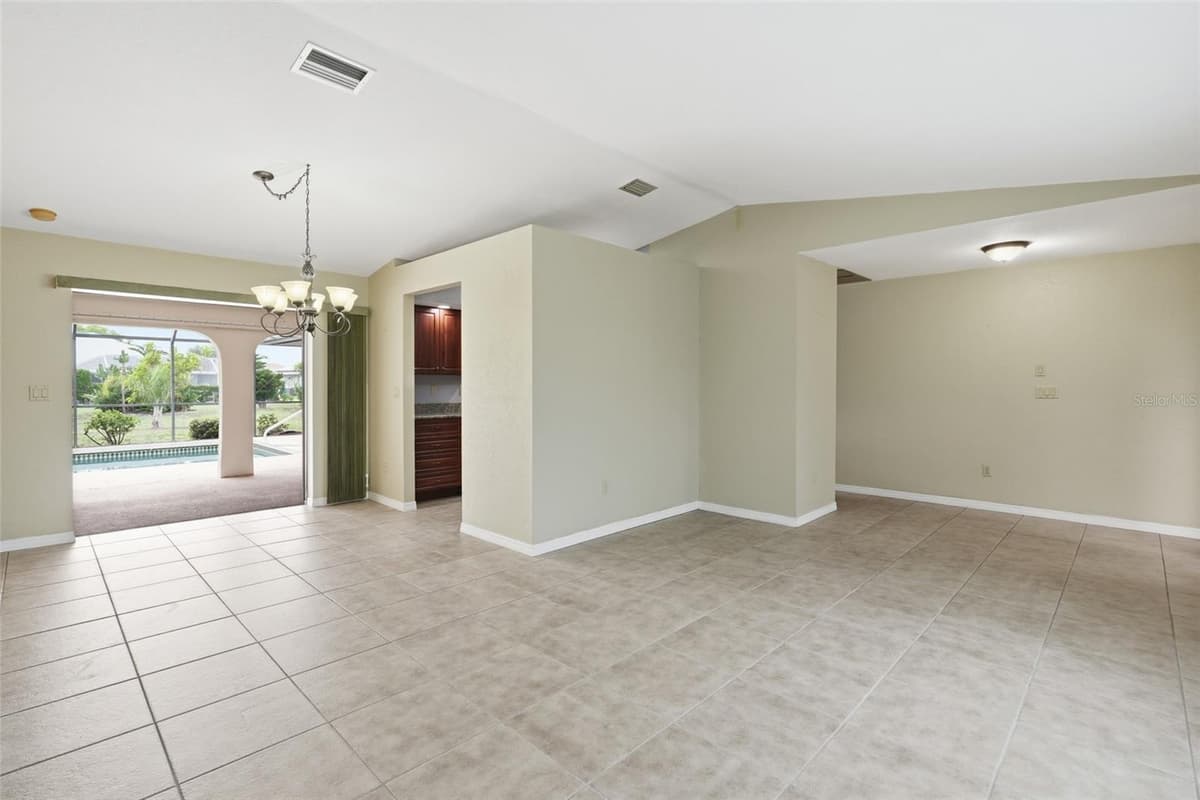 2431 MAURITANIA ROAD — photo 10 of 56