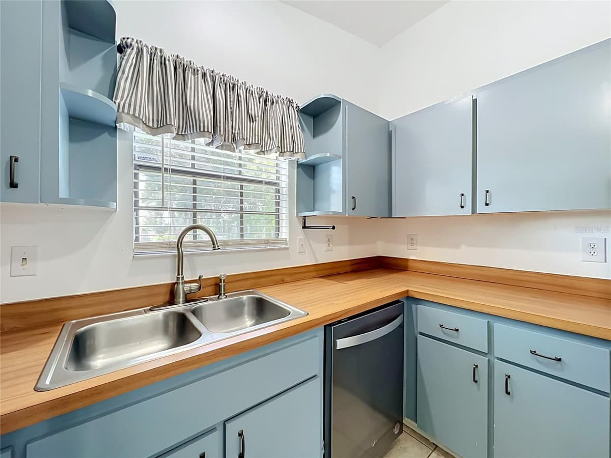 25121 ALGONQUIN AVENUE — photo 20 of 64