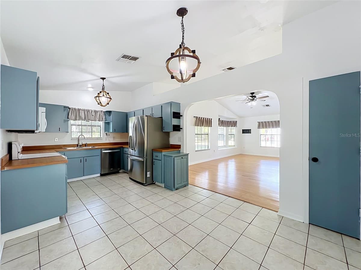 25121 ALGONQUIN AVENUE — photo 16 of 64