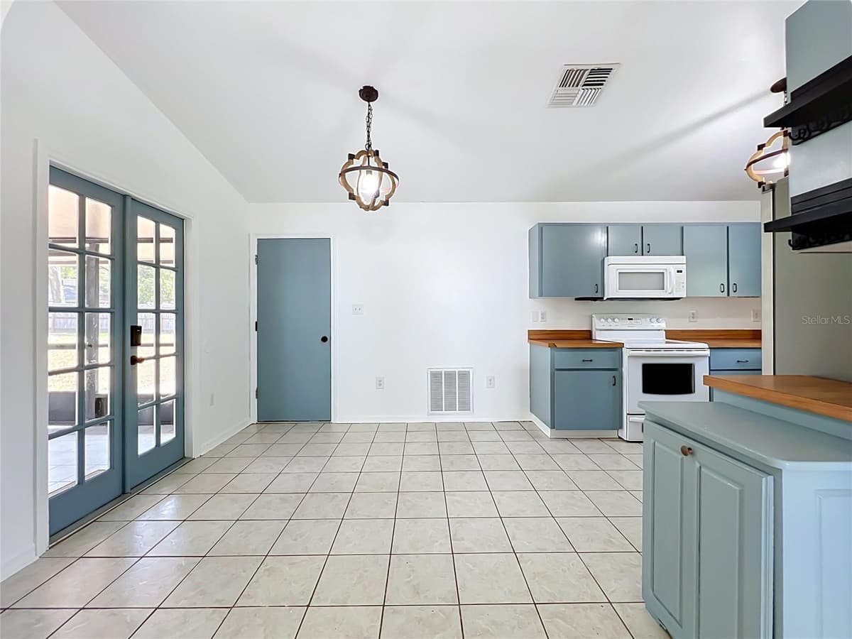 25121 ALGONQUIN AVENUE — photo 13 of 64