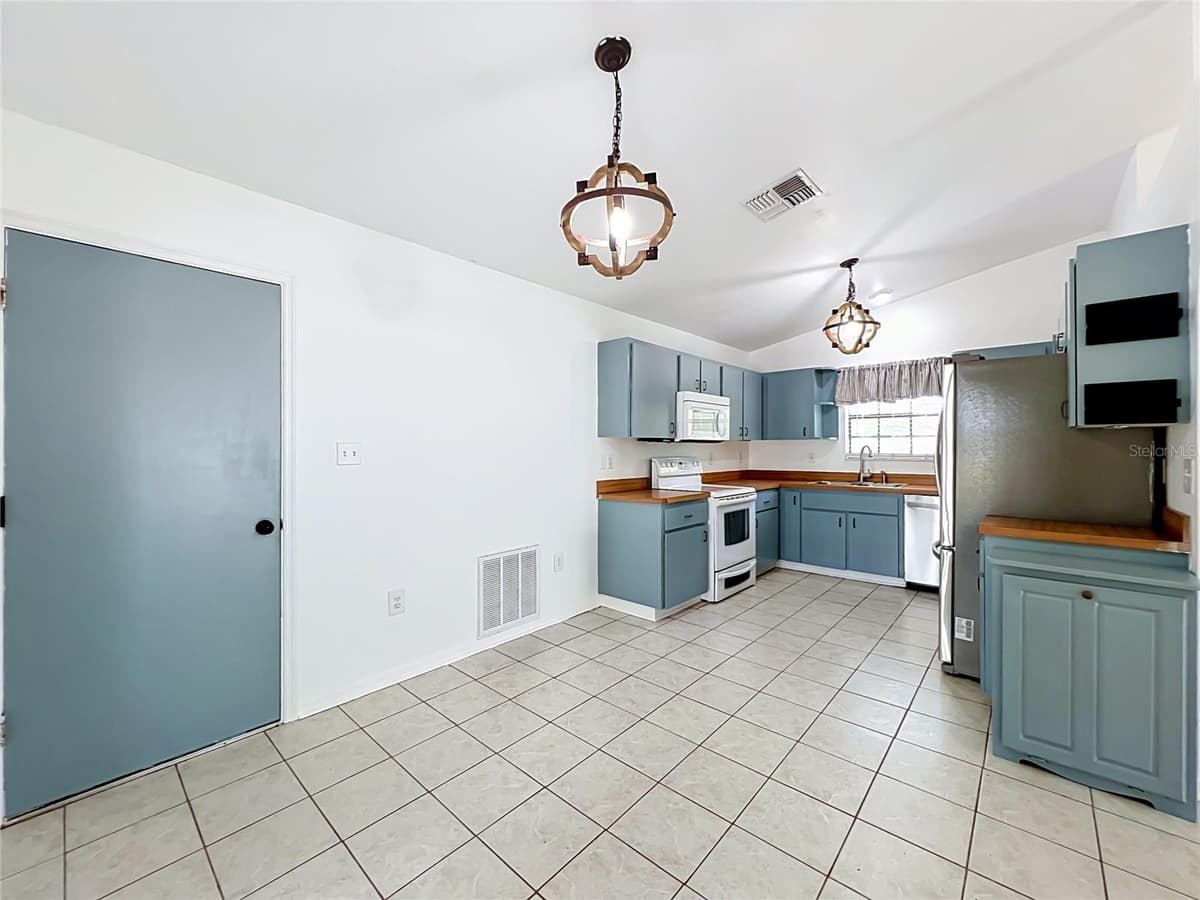 25121 ALGONQUIN AVENUE — photo 14 of 64