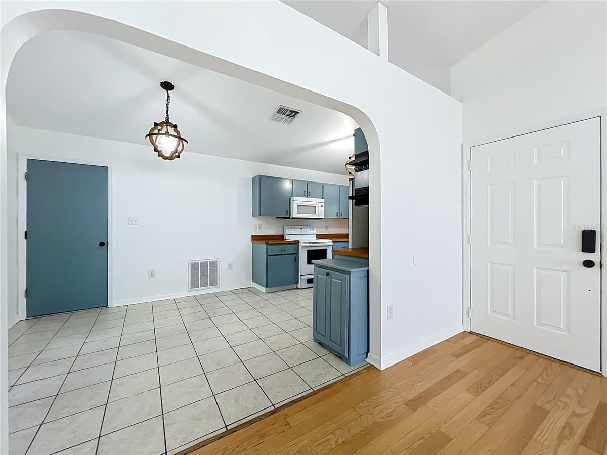 25121 ALGONQUIN AVENUE — photo 12 of 64