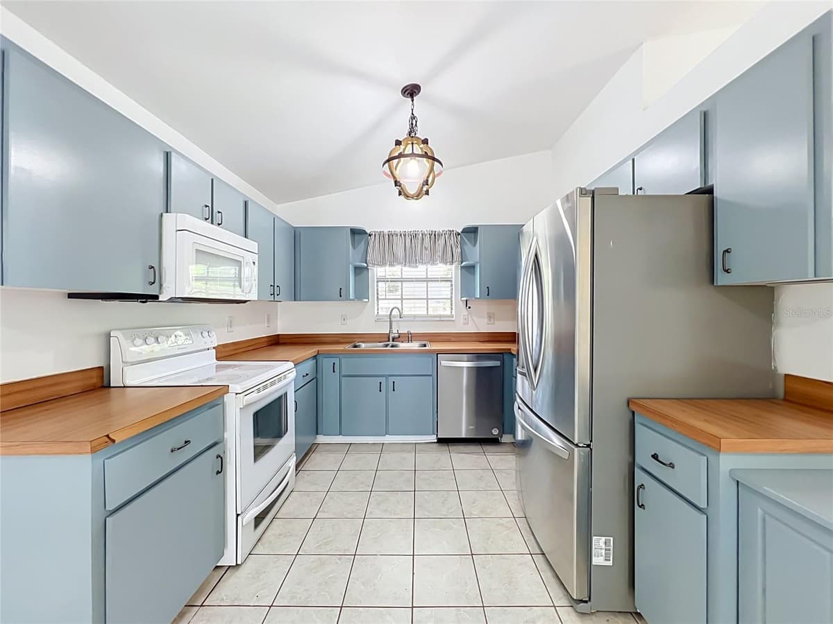 25121 ALGONQUIN AVENUE — photo 18 of 64
