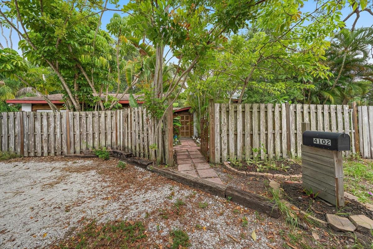 4102 ROYAL PALM AVENUE — photo 2 of 46