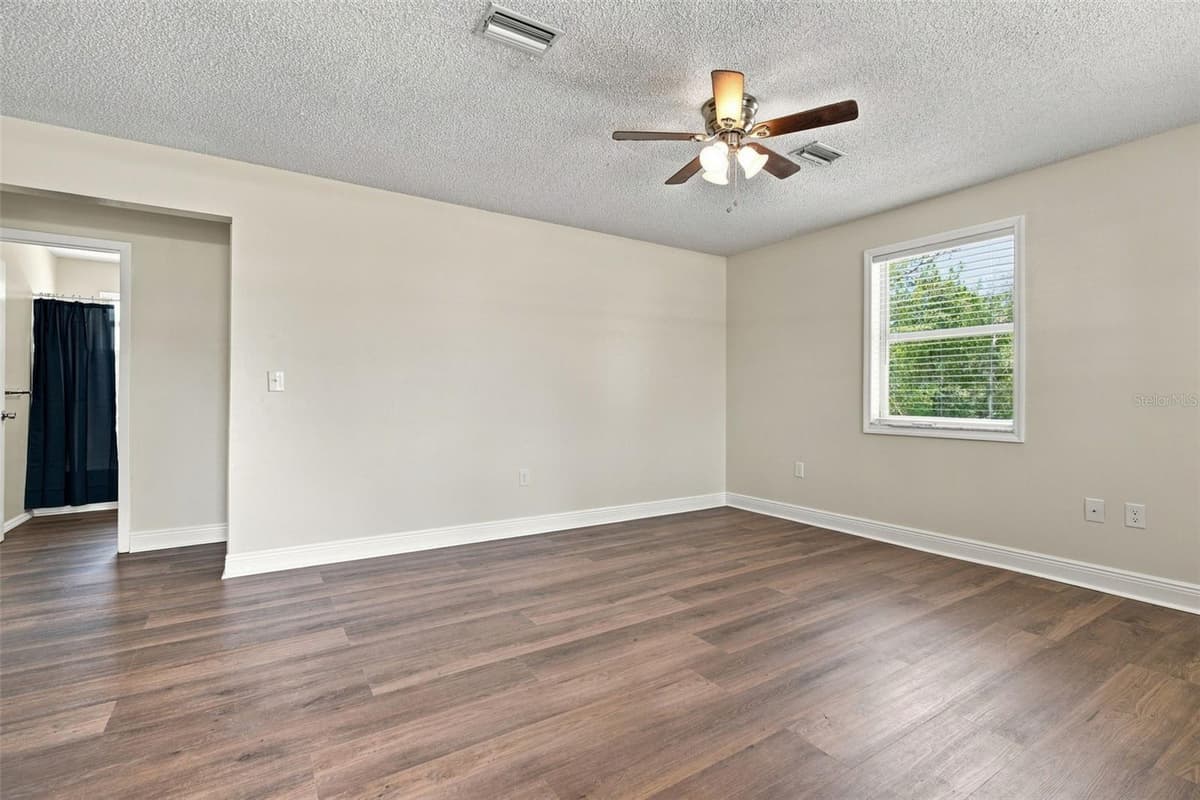 10380 GOLDEN AVENUE — photo 12 of 41