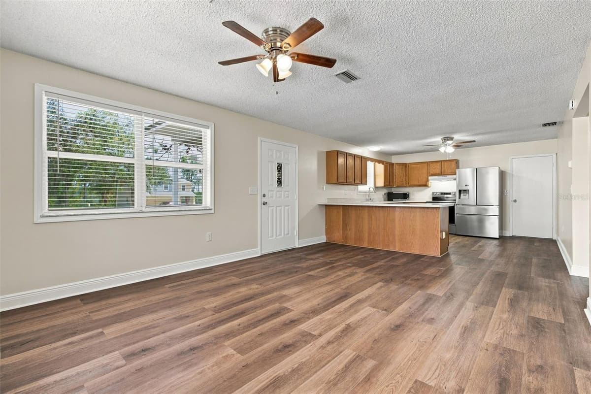 10380 GOLDEN AVENUE — photo 18 of 41