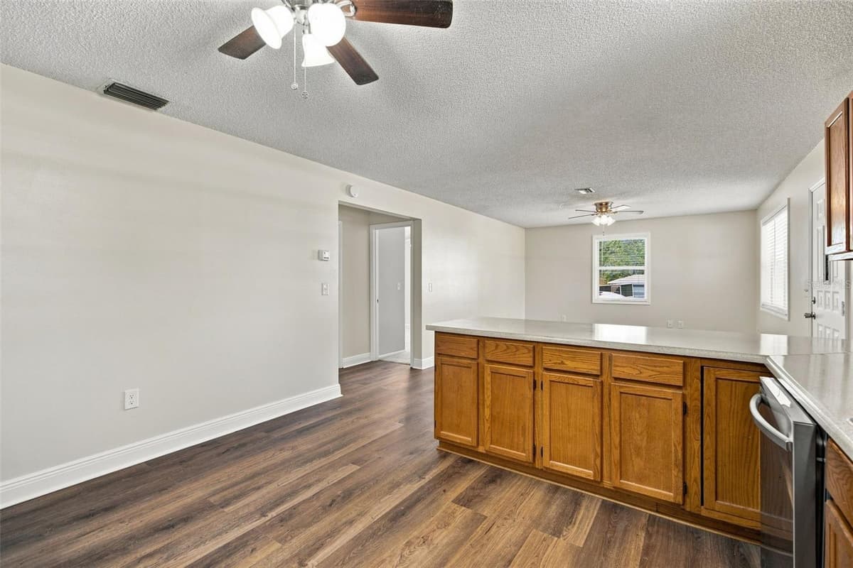 10380 GOLDEN AVENUE — photo 16 of 41