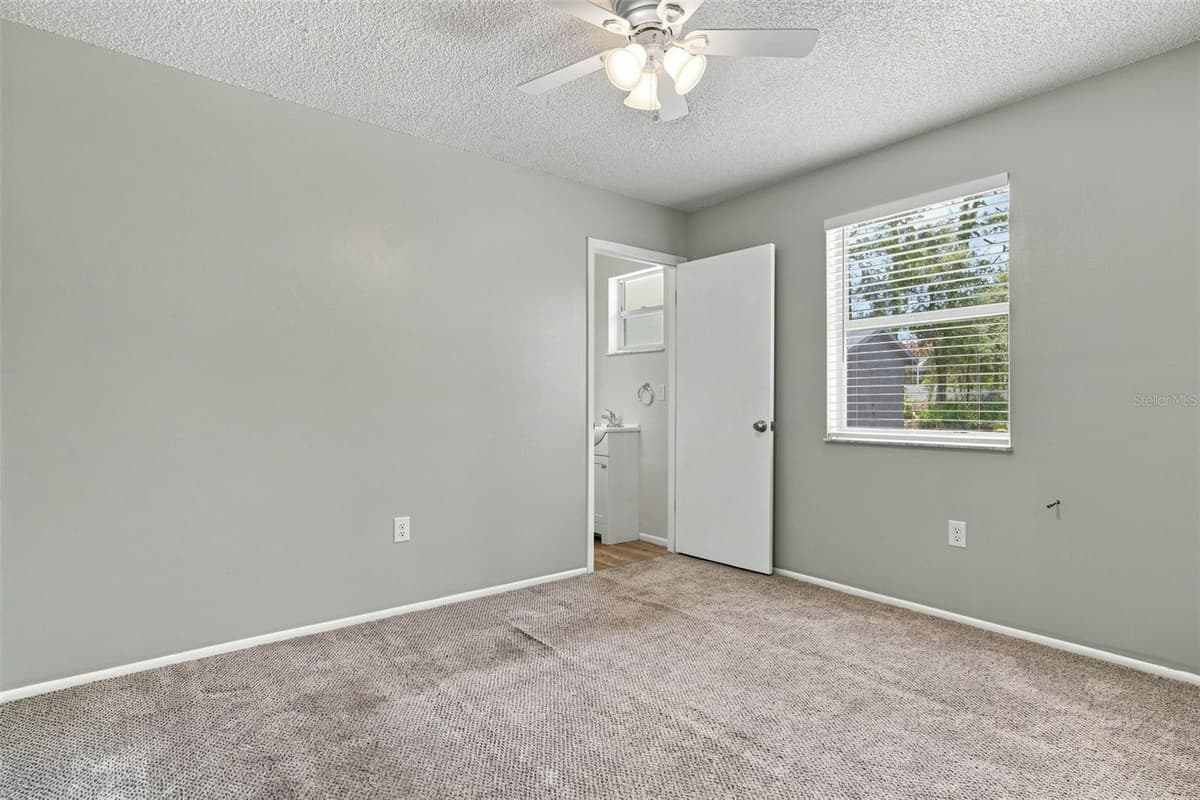 10380 GOLDEN AVENUE — photo 6 of 41