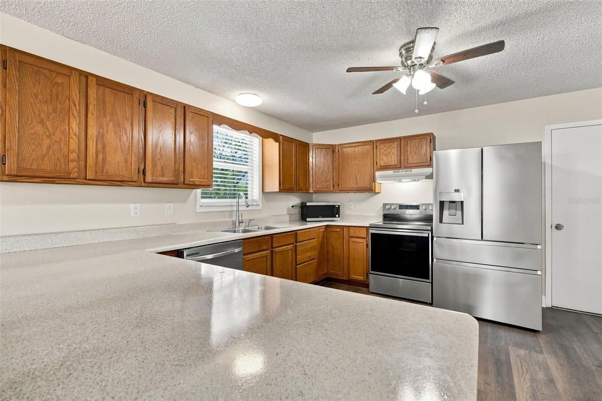 10380 GOLDEN AVENUE — photo 4 of 41