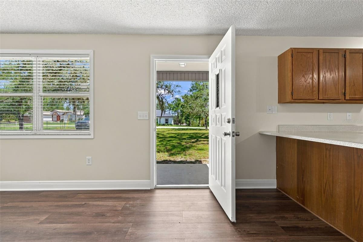 10380 GOLDEN AVENUE — photo 13 of 41