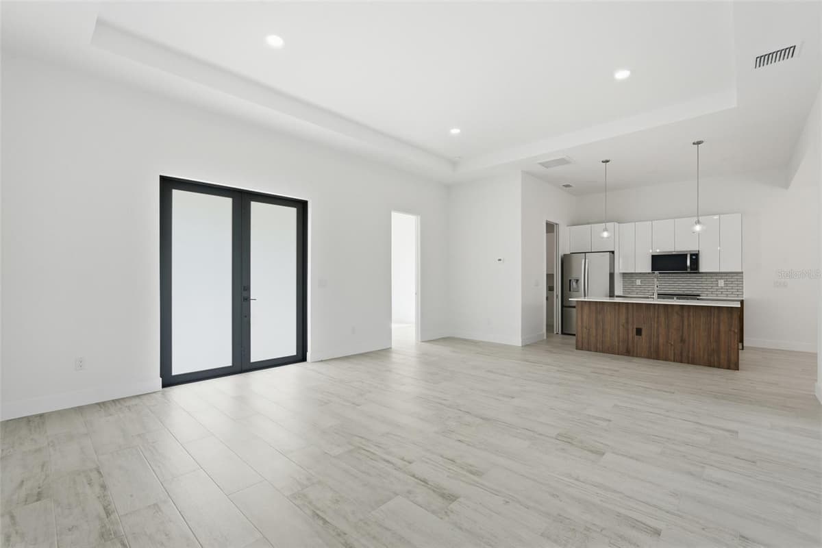 8472 AGATE STREET — photo 6 of 38