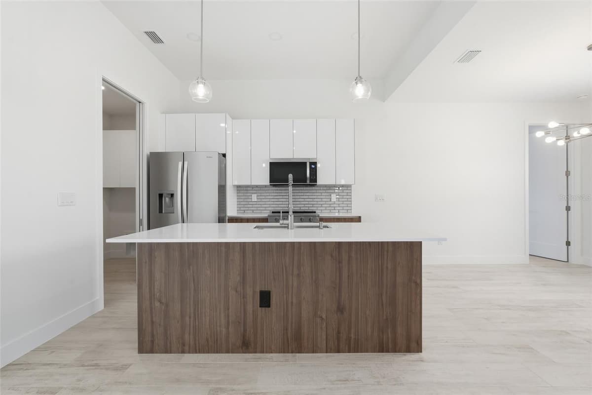 8472 AGATE STREET — photo 9 of 38