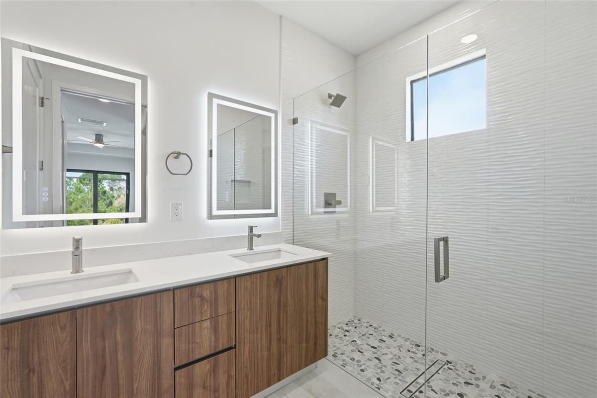 8472 AGATE STREET — photo 17 of 38