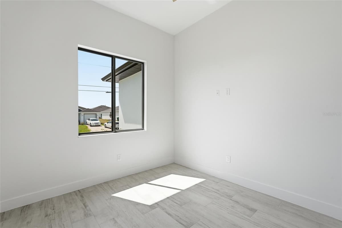 8472 AGATE STREET — photo 19 of 38