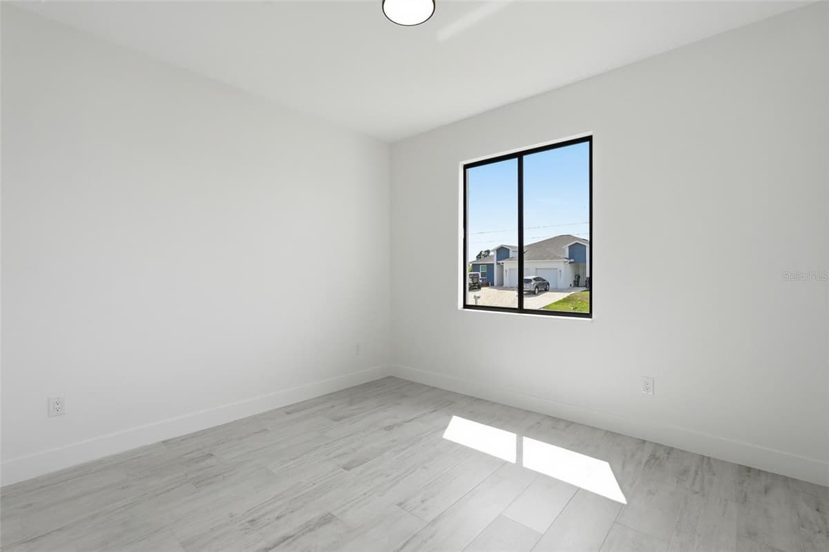 8472 AGATE STREET — photo 21 of 38