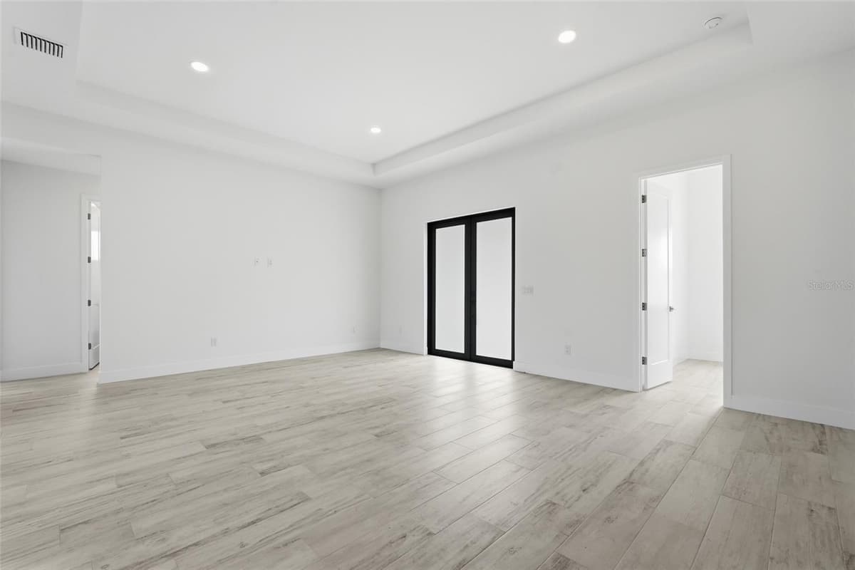 8472 AGATE STREET — photo 7 of 38