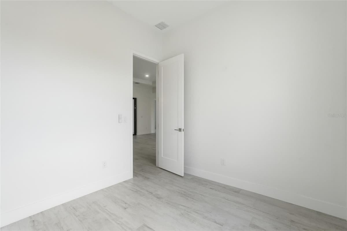 8472 AGATE STREET — photo 20 of 38