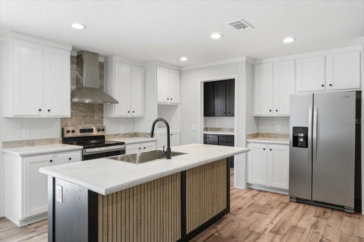36625 CORD STREET — photo 3 of 60