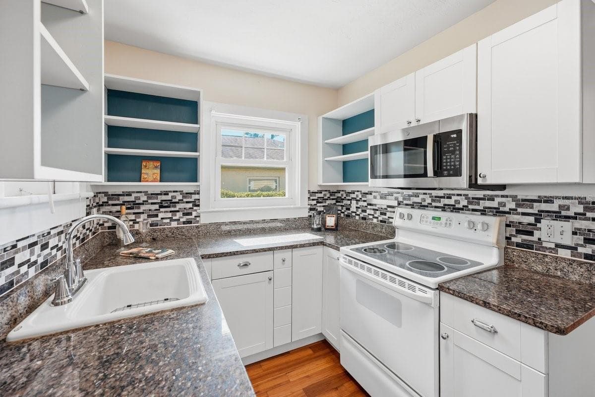 2048 5TH STREET — photo 10 of 33