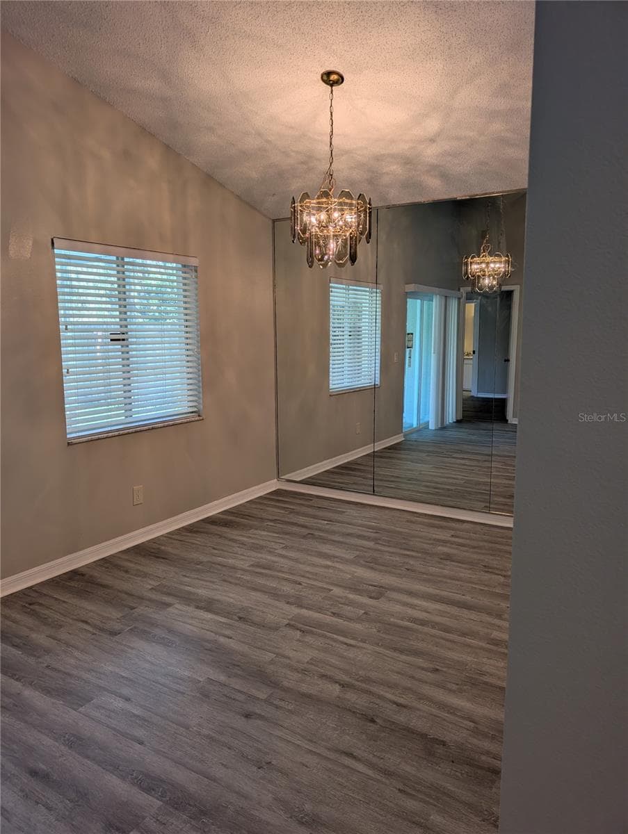 4205 BARRET AVENUE — photo 15 of 25