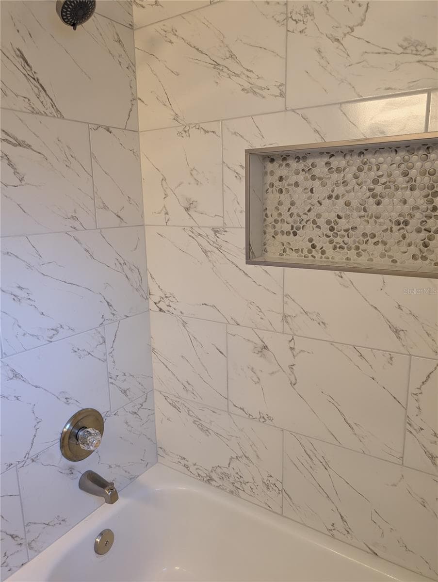 4205 BARRET AVENUE — photo 9 of 25