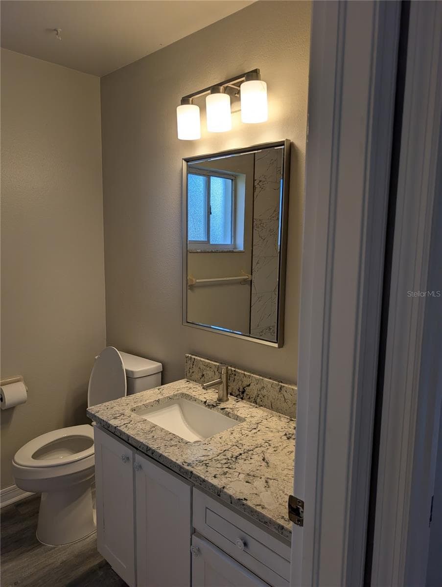 4205 BARRET AVENUE — photo 8 of 25