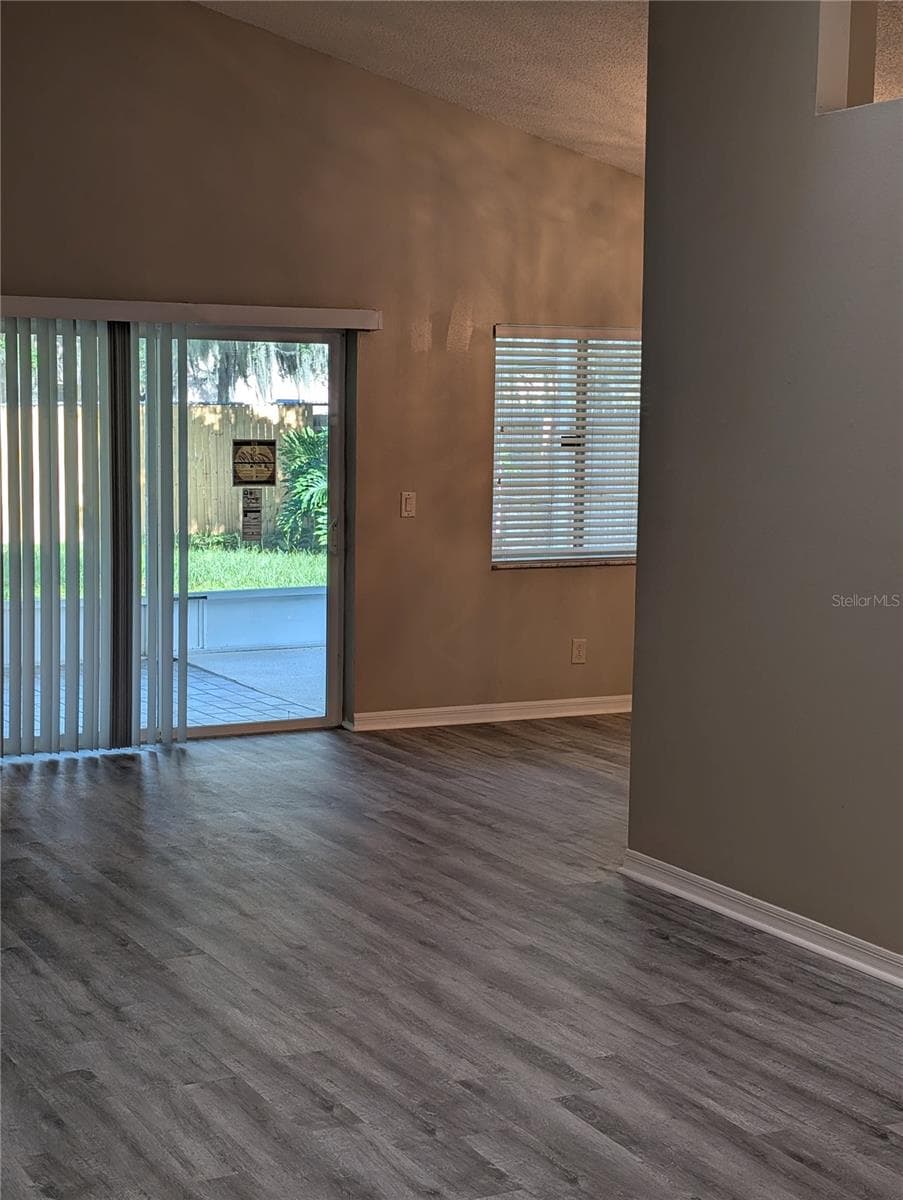 4205 BARRET AVENUE — photo 3 of 25