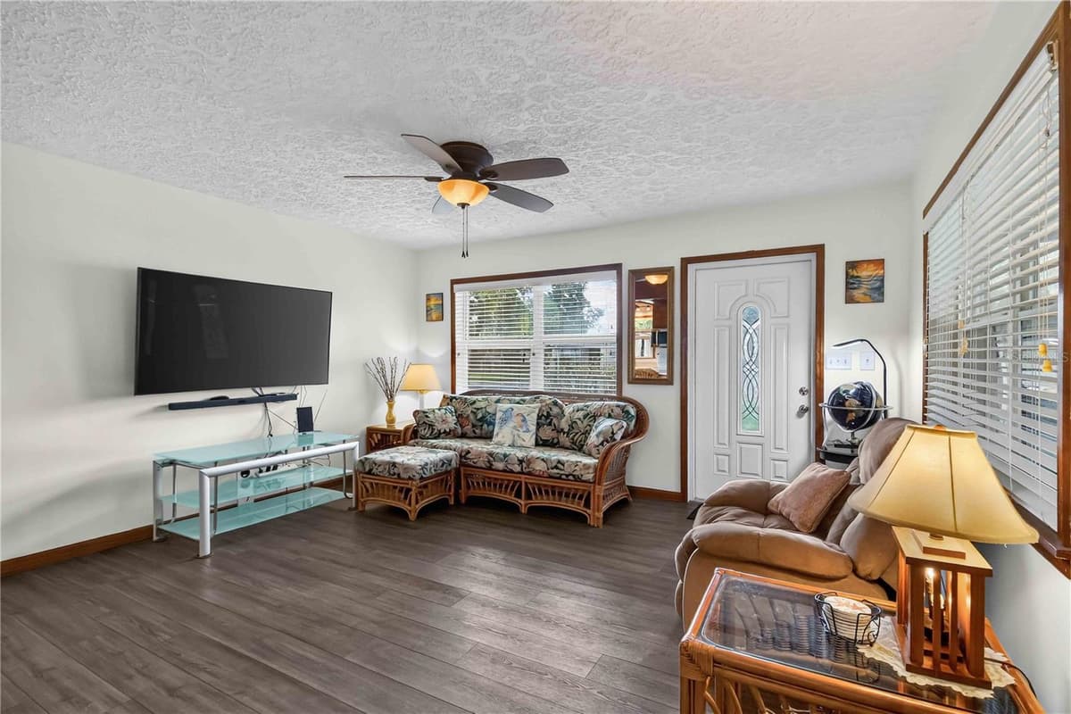 4704 PARK ACRES DRIVE — photo 3 of 44