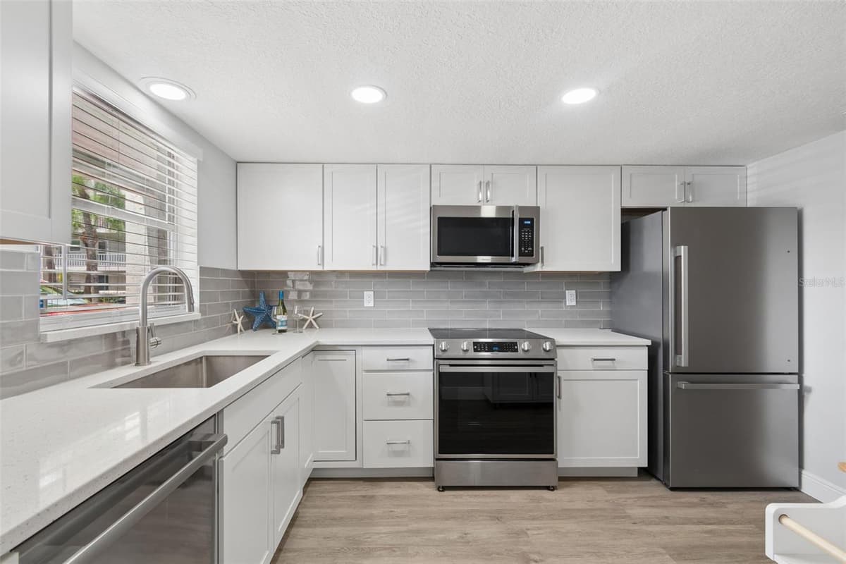 3074 LAKE BAYSHORE DR — photo 10 of 29