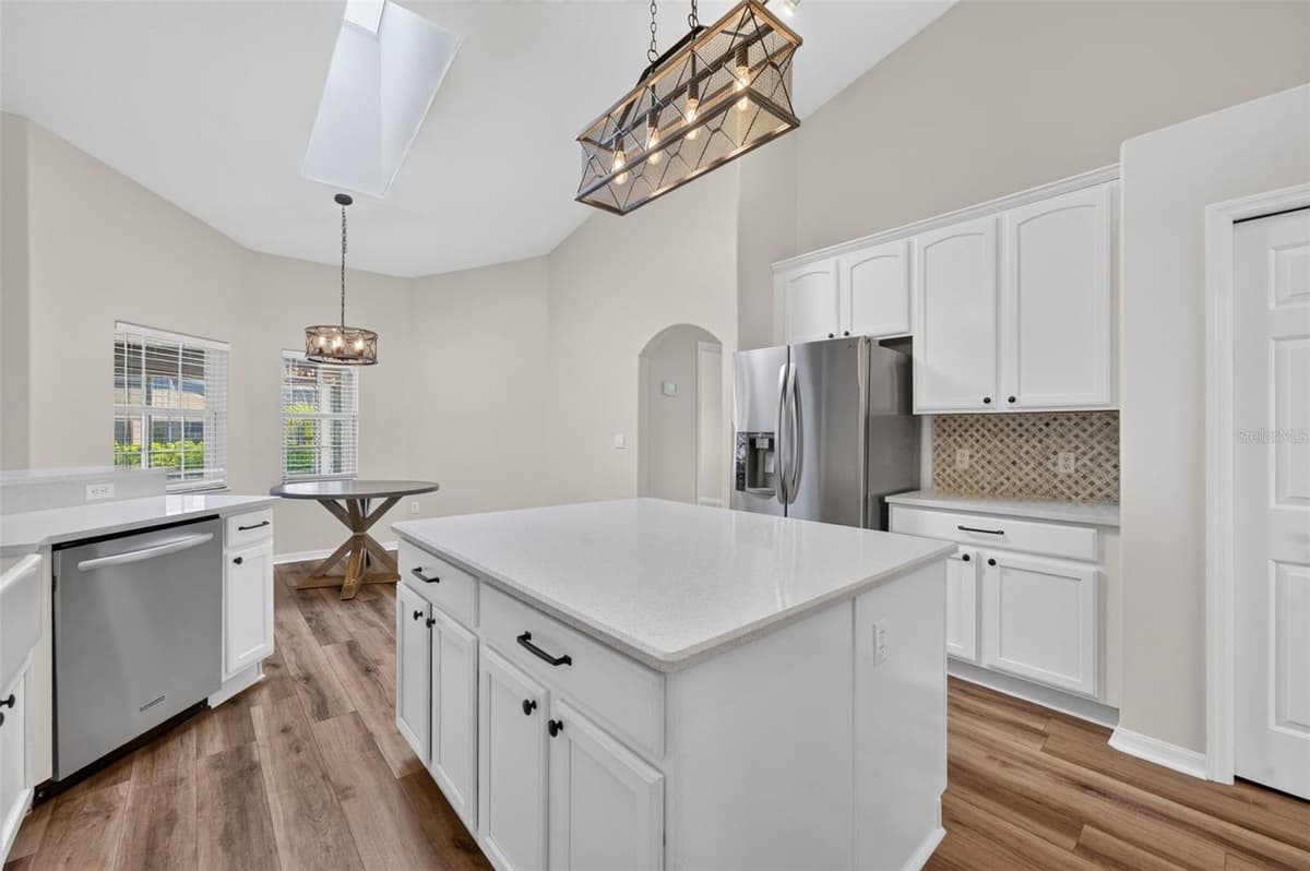 4911 RAYLENE WAY — photo 18 of 52