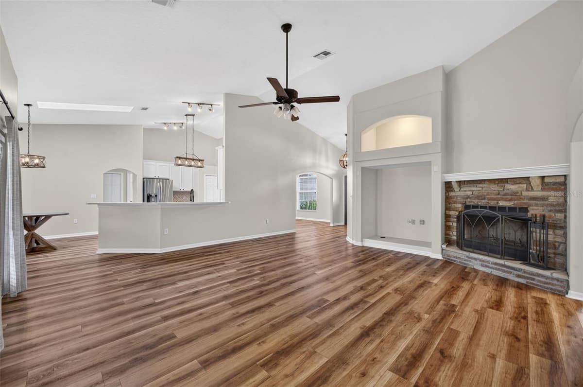 4911 RAYLENE WAY — photo 8 of 52