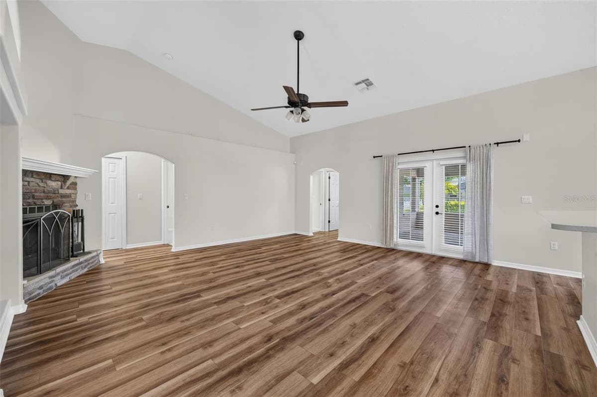 4911 RAYLENE WAY — photo 5 of 52