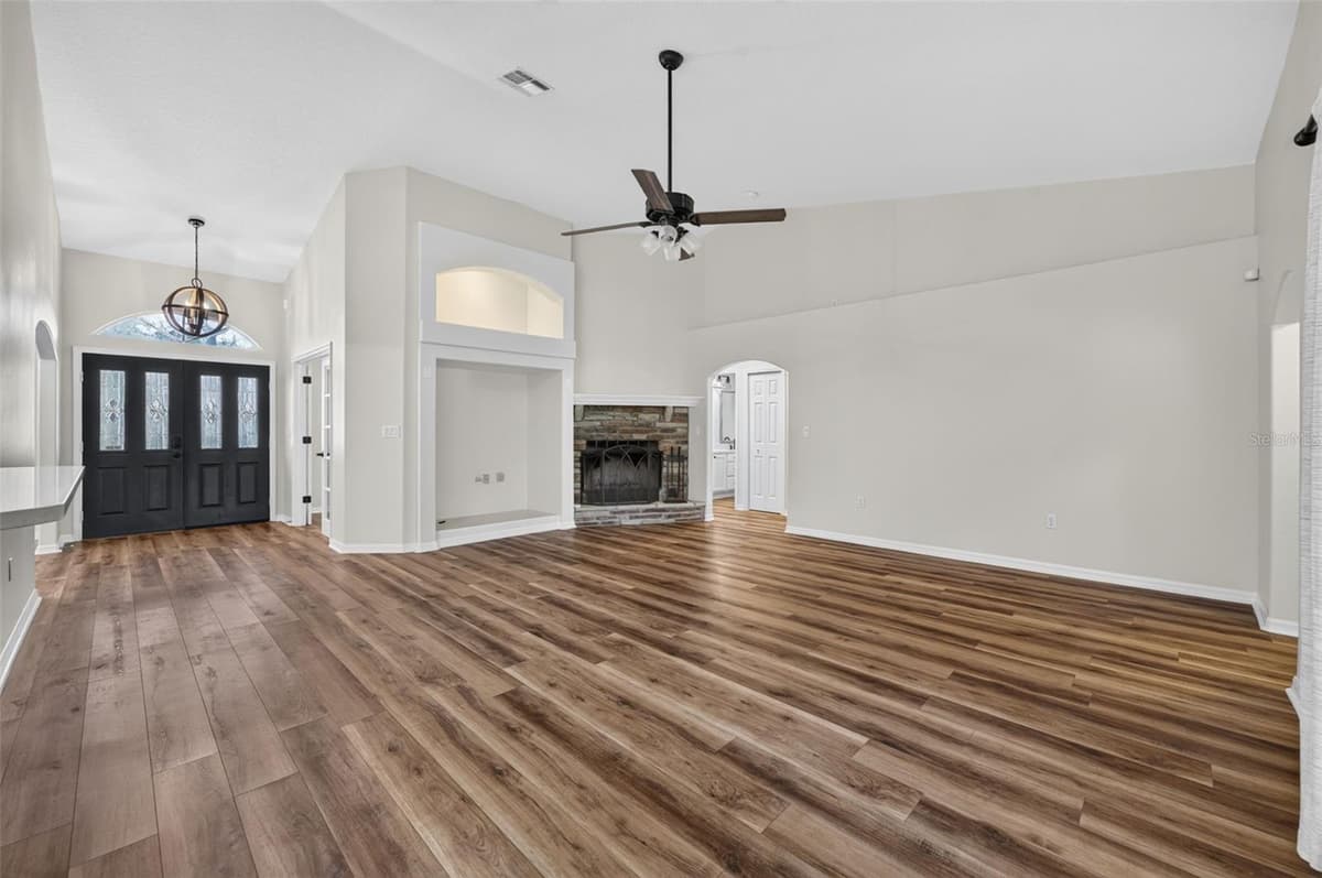 4911 RAYLENE WAY — photo 7 of 52