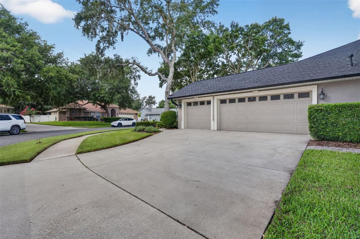 4911 RAYLENE WAY — photo 3 of 52