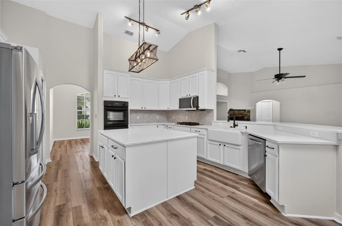 4911 RAYLENE WAY — photo 17 of 52